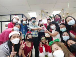 มอบของขวัญห้วหน้าส่วนพัสดุ