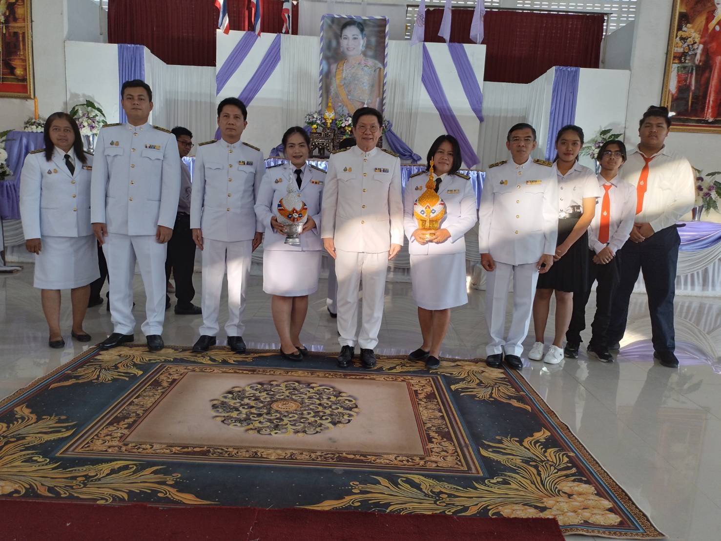 ถวายเครื่องราชสักการะ