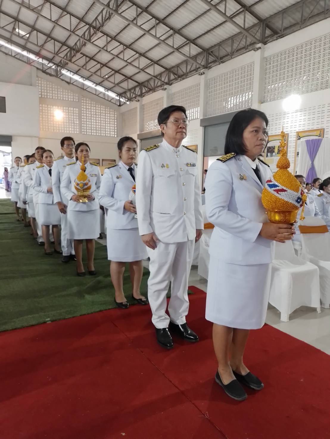 ถวายเครื่องราชสักการะ