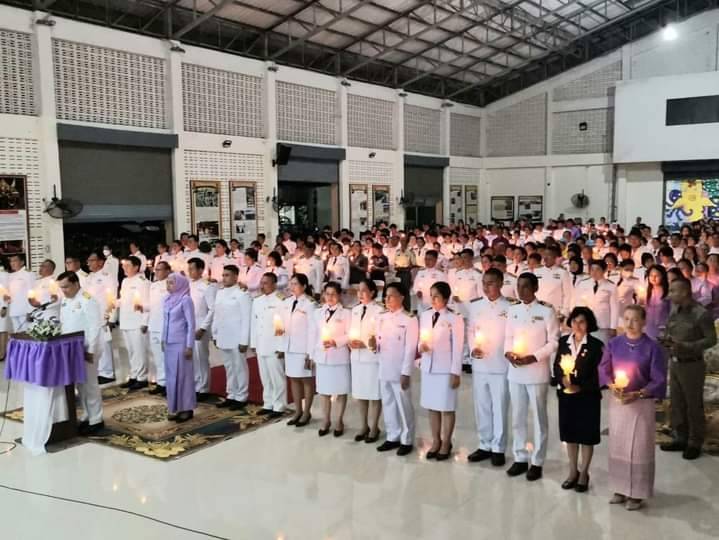 ถวายเครื่องราชสักการะ