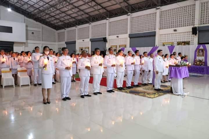 ถวายเครื่องราชสักการะ