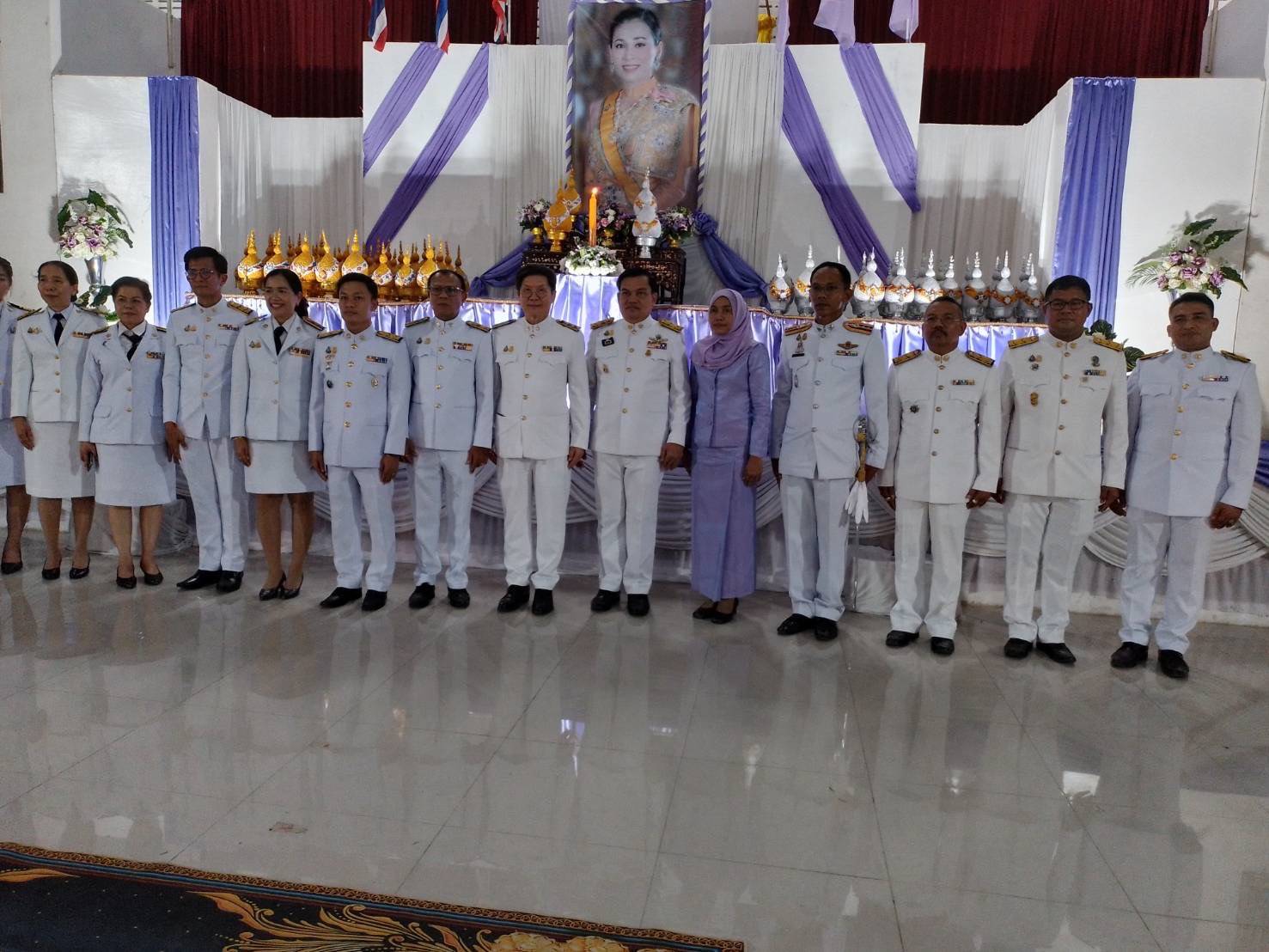 ถวายเครื่องราชสักการะ