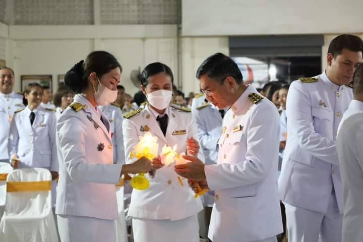 ถวายเครื่องราชสักการะ