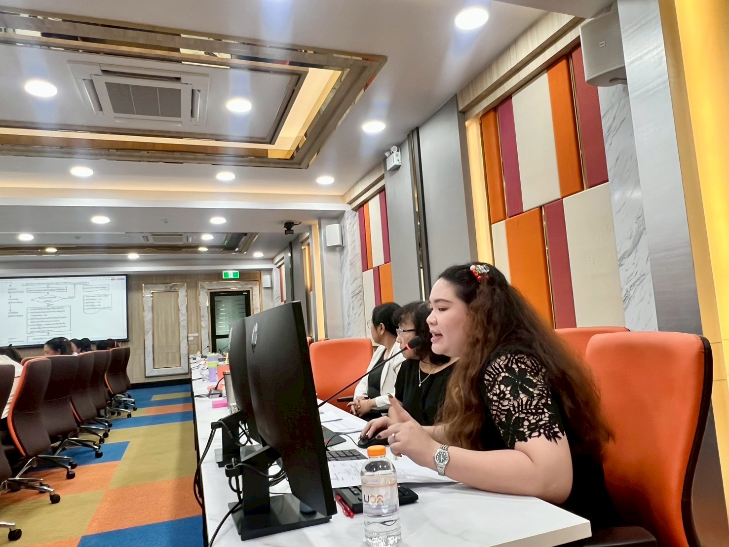 ประชุมนำเสนอขั้นตอนพัสดุ ศกพ.