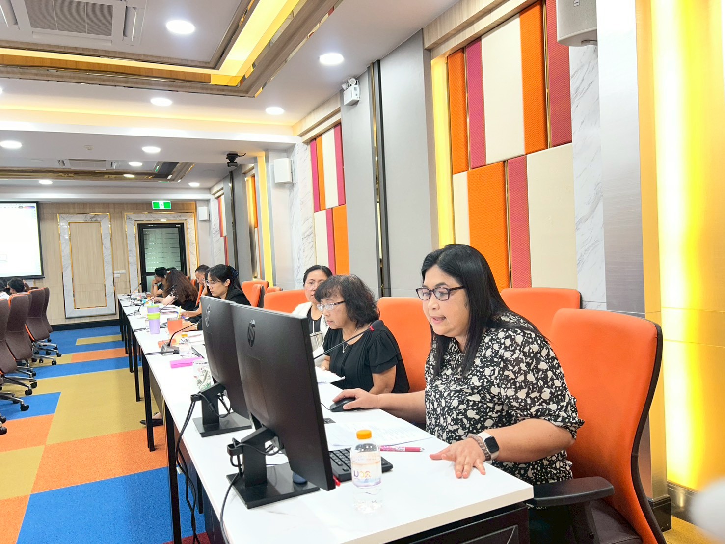 ประชุมนำเสนอขั้นตอนพัสดุ ศกพ.