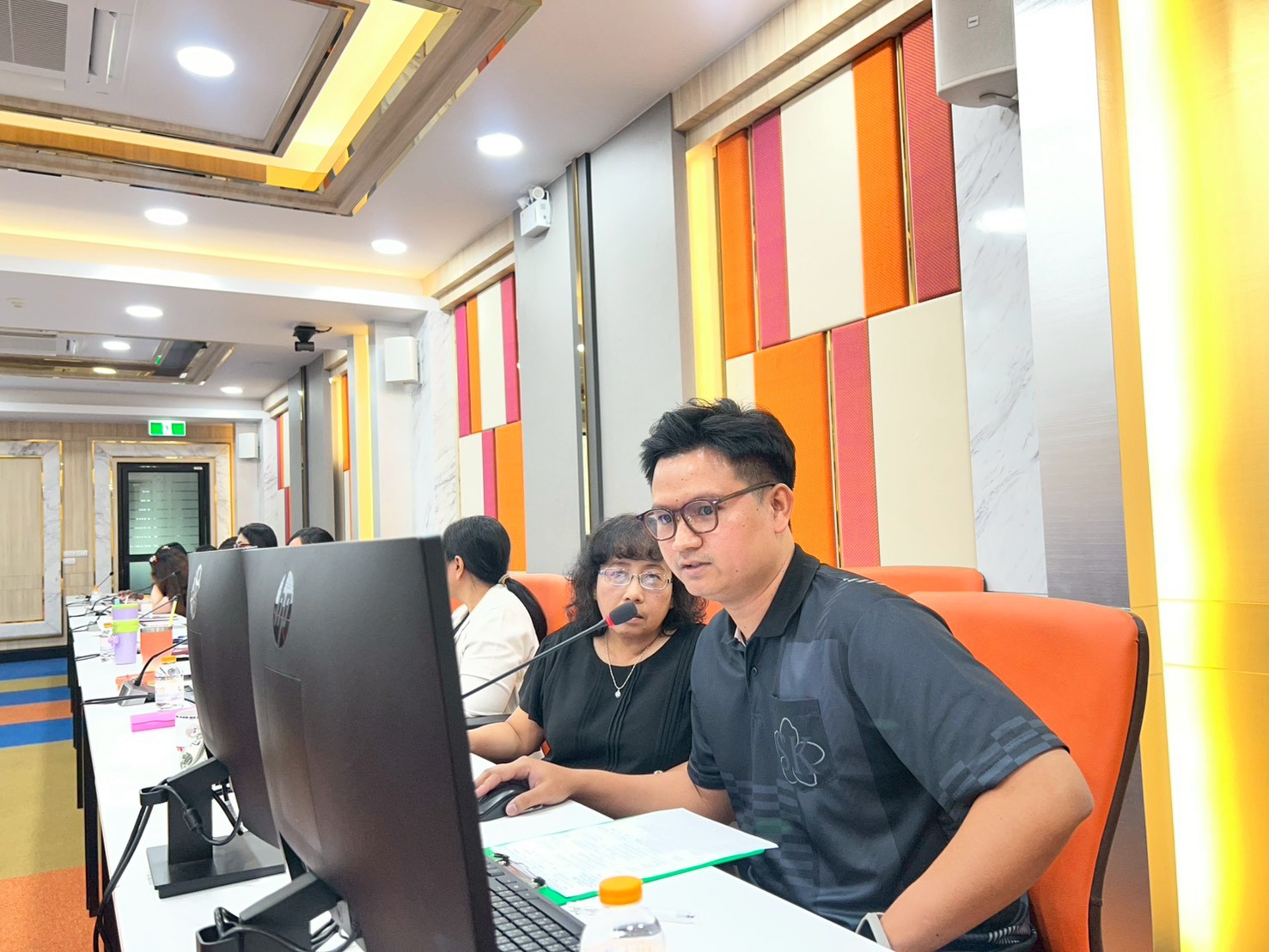 ประชุมนำเสนอขั้นตอนพัสดุ ศกพ.