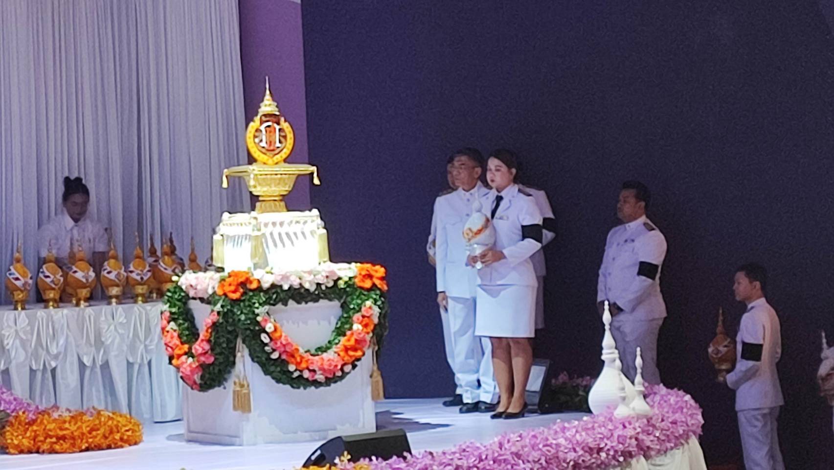 ถวายพระพรชัยมงคล